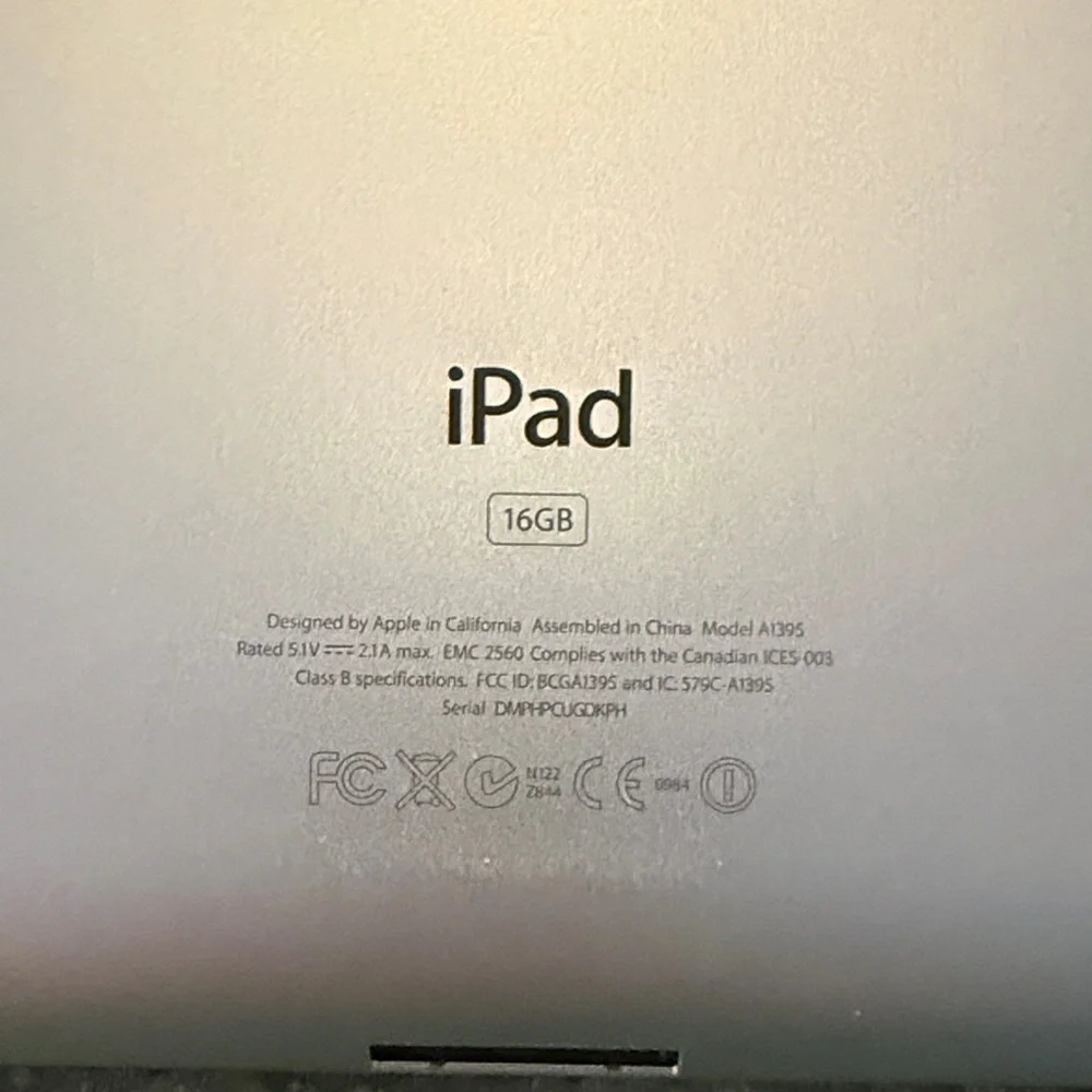 Apple iPad in White with White Bezel